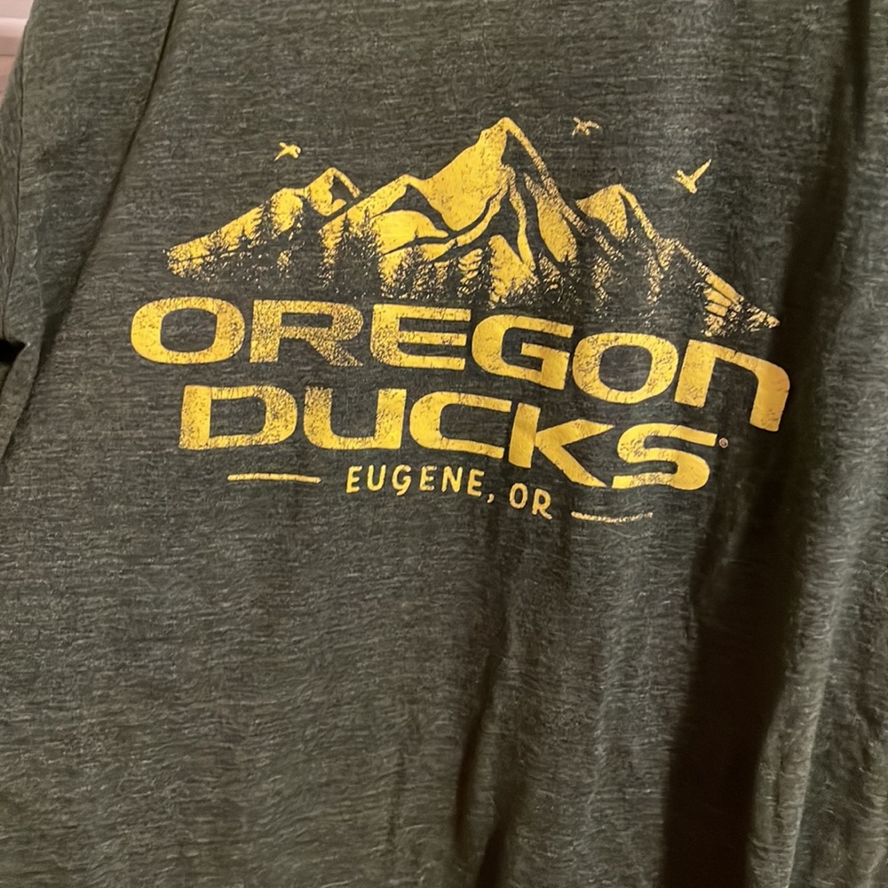 💚💛Oregon Ducks mountain shirt - Picture 2 of 4